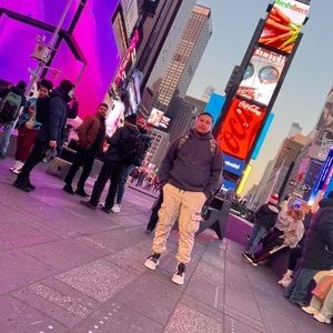 Meet your Posher, Yoan